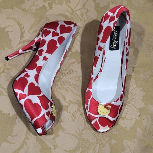 Hello Kitty Shoes - Hello Kitty Valentine Heart 4" Peeptoe Heels